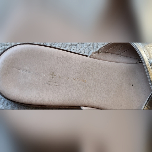 Mercanti Fiorenti Italian Gold Ruffled Slip On Sandals Size 10 - Picture 5 of 10